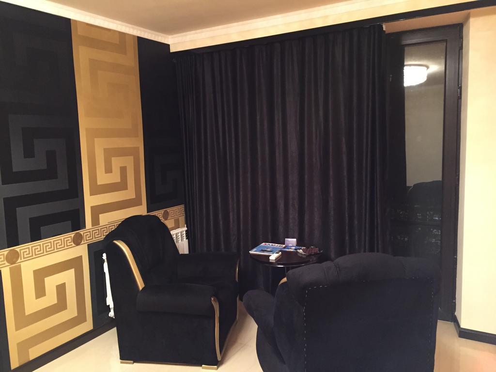Versace Downtown Erivan Oda fotoğraf