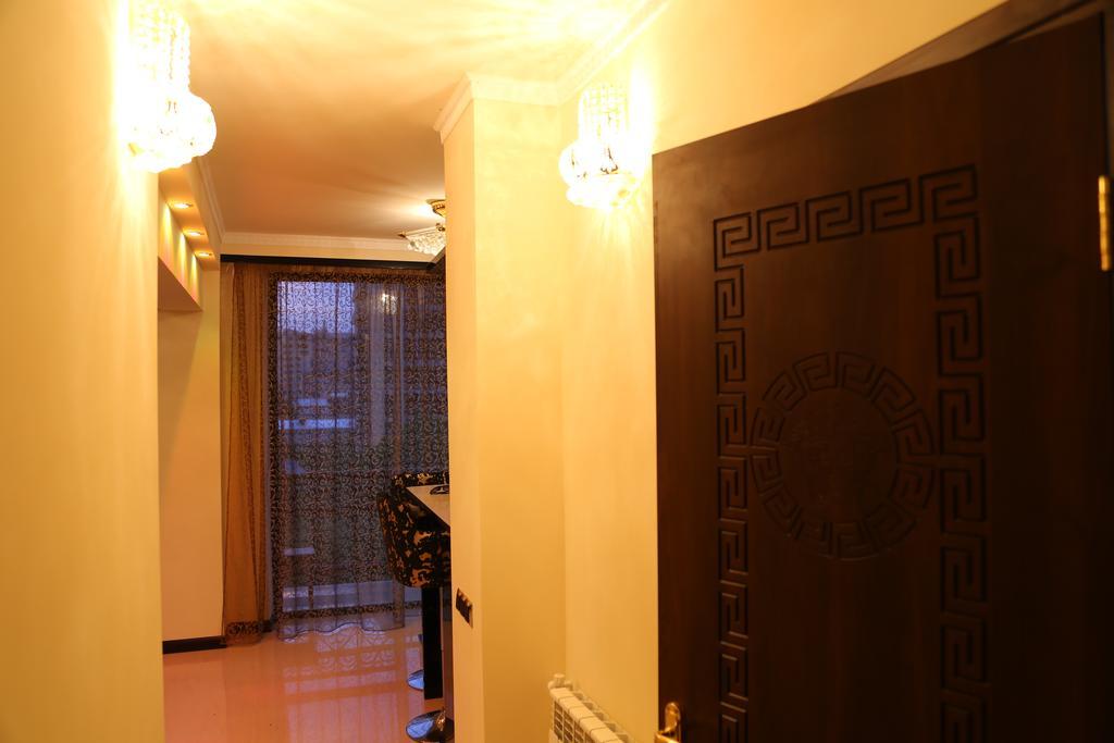 Versace Downtown Erivan Oda fotoğraf