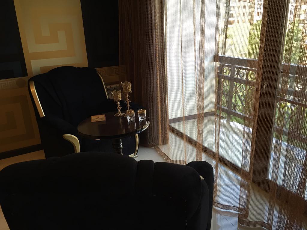 Versace Downtown Erivan Oda fotoğraf