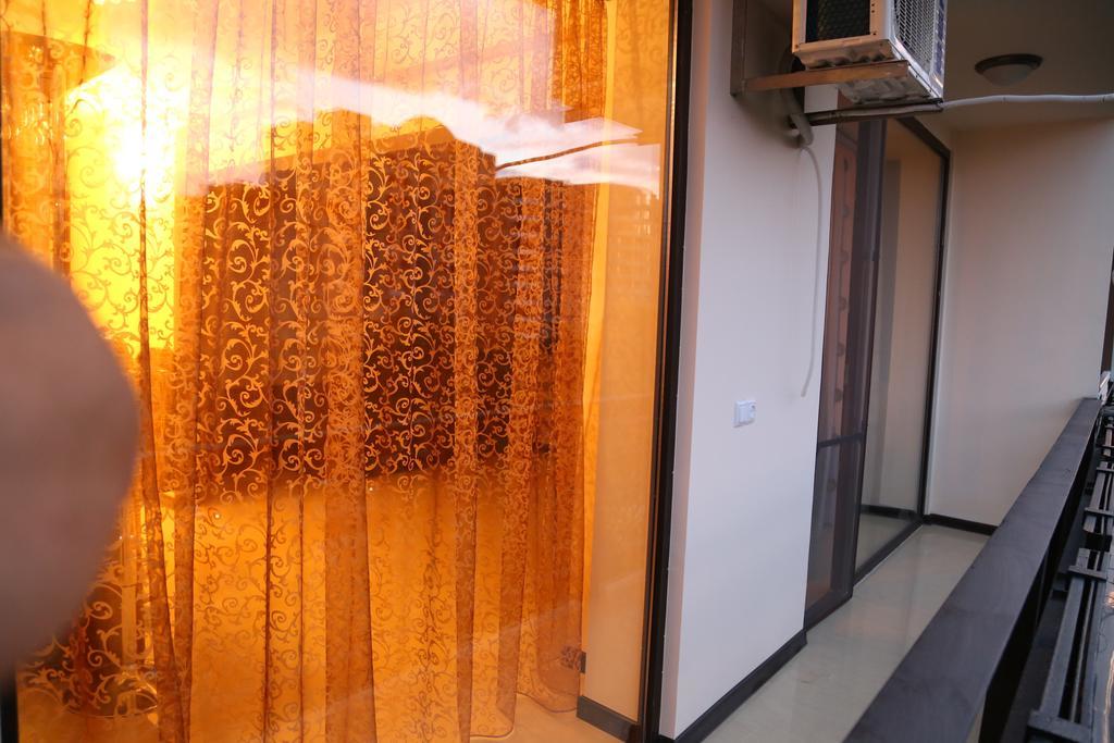 Versace Downtown Erivan Oda fotoğraf